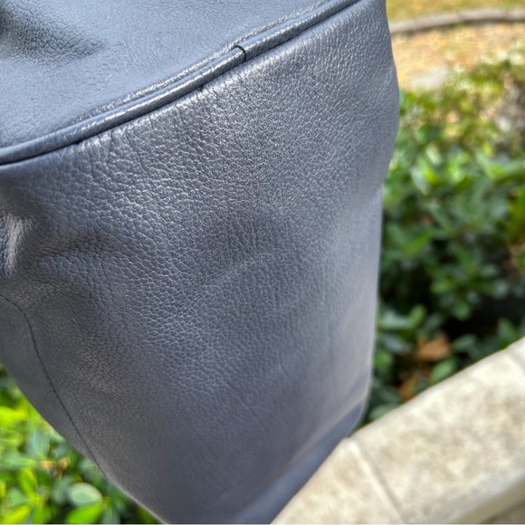 ✨VINTAGE✨ Crouch & Fitzgerald Italian leather handbag, Navy blue with gold - Picture 5 of 6